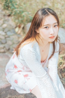 女孩子腿张得很开是什么原因